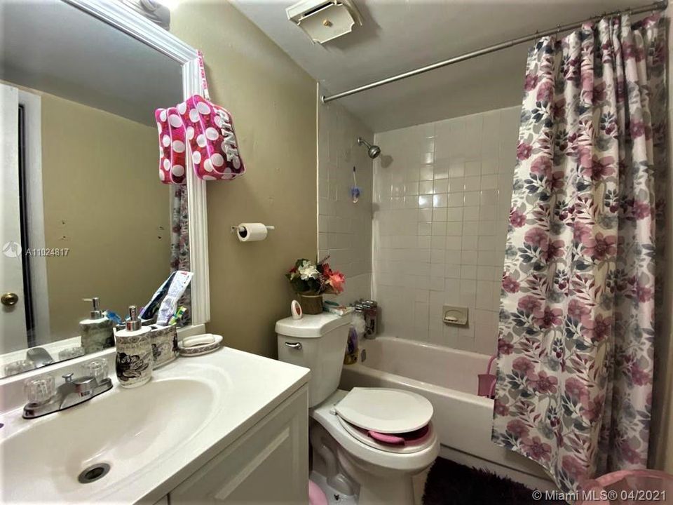 最近售出: $119,500 (2 贝兹, 2 浴室, 800 平方英尺)