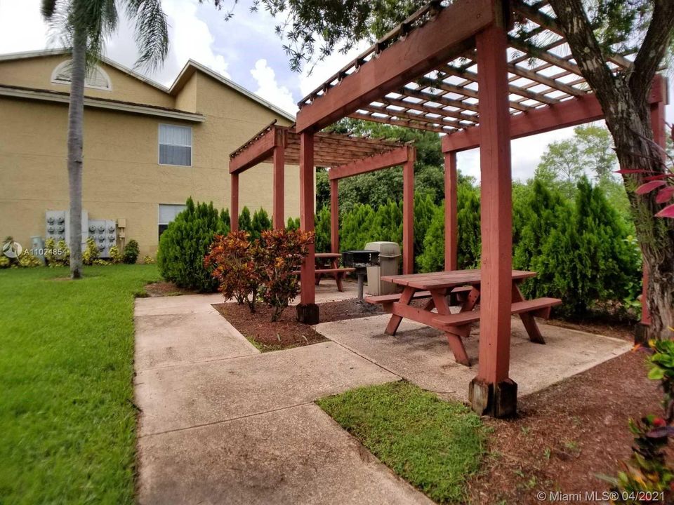 Recently Sold: $135,000 (2 beds, 2 baths, 1042 Square Feet)