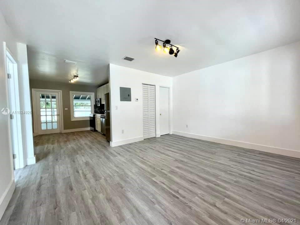 最近租的: $2,400 (2 贝兹, 1 浴室, 1456 平方英尺)