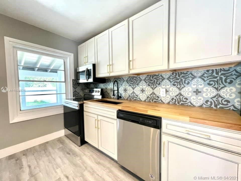 最近租的: $2,400 (2 贝兹, 1 浴室, 1456 平方英尺)