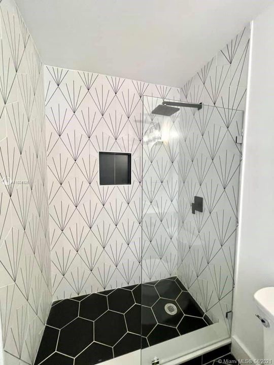 最近租的: $2,400 (2 贝兹, 1 浴室, 1456 平方英尺)