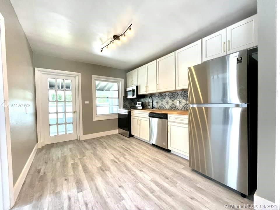 最近租的: $2,400 (2 贝兹, 1 浴室, 1456 平方英尺)