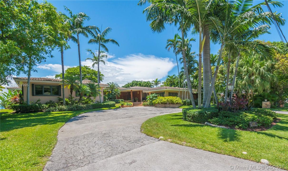 Recently Sold: $6,100,000 (4 beds, 4 baths, 4170 Square Feet)