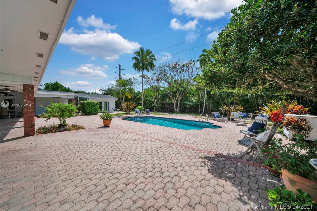 Recently Sold: $1,495,000 (5 beds, 3 baths, 3825 Square Feet)