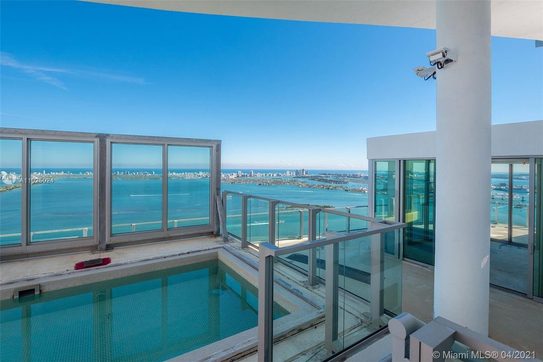 Recently Sold: $6,995,000 (6 beds, 8 baths, 8434 Square Feet)