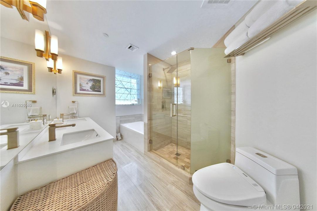 最近售出: $759,000 (2 贝兹, 2 浴室, 997 平方英尺)