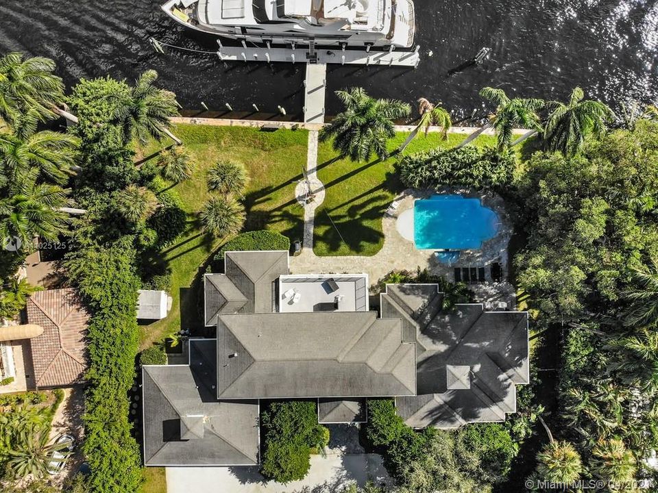 Recently Sold: $3,900,000 (5 beds, 5 baths, 4955 Square Feet)