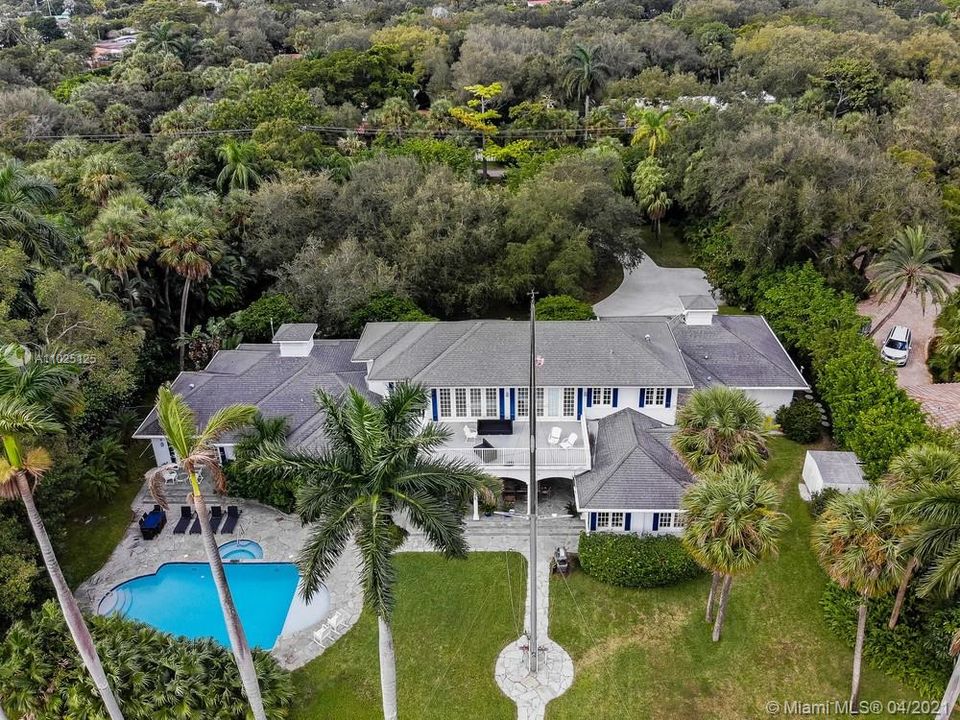 Recently Sold: $3,900,000 (5 beds, 5 baths, 4955 Square Feet)