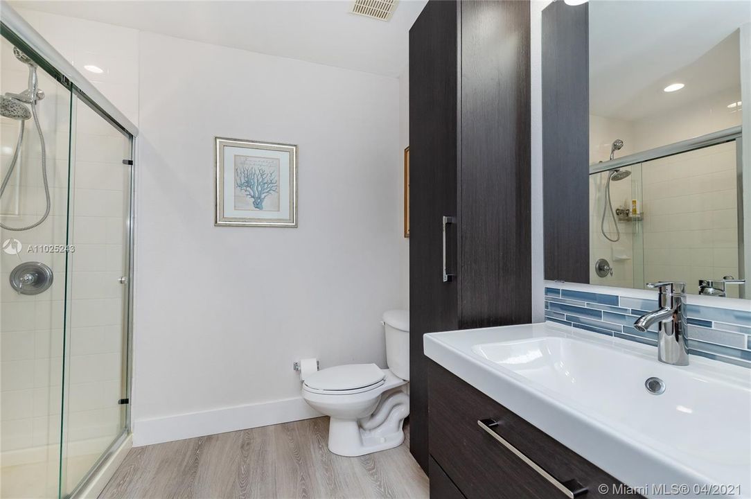 Recently Sold: $320,000 (2 beds, 2 baths, 1185 Square Feet)
