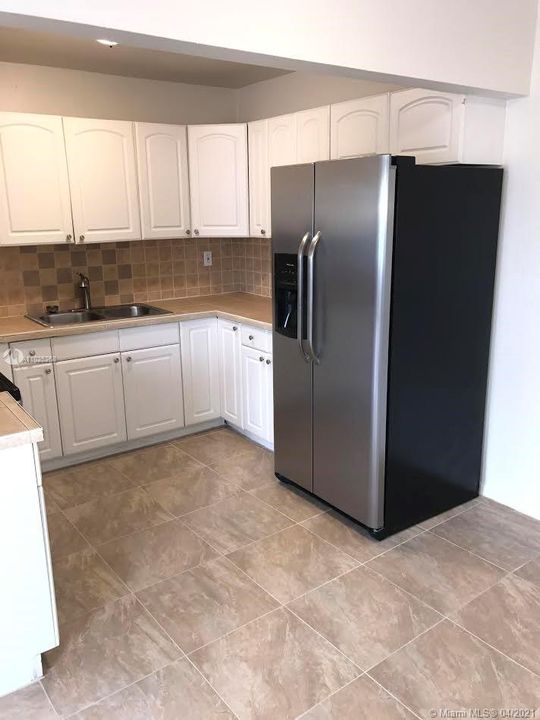 Recently Rented: $1,250 (2 beds, 1 baths, 832 Square Feet)