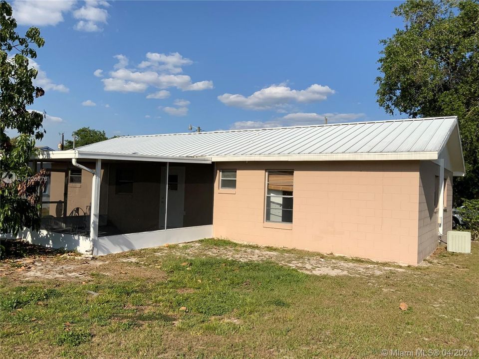 Recently Sold: $134,300 (3 beds, 1 baths, 984 Square Feet)