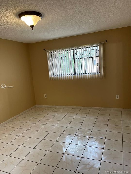 Recently Rented: $1,650 (2 beds, 2 baths, 812 Square Feet)