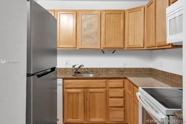 Recently Rented: $1,300 (2 beds, 1 baths, 952 Square Feet)