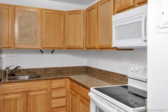 Recently Rented: $1,300 (2 beds, 1 baths, 952 Square Feet)
