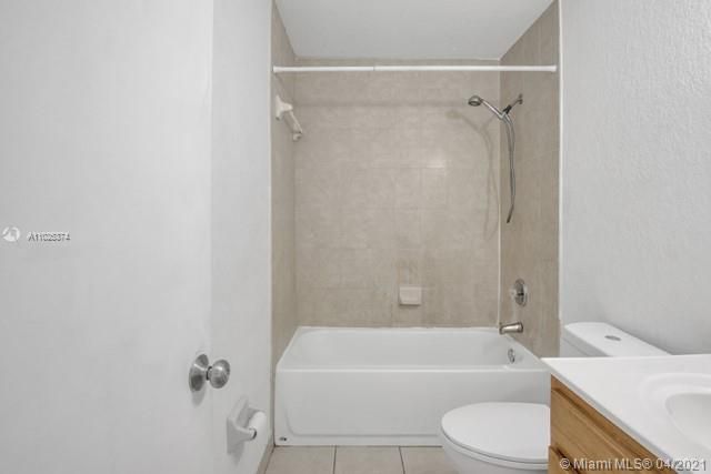 最近租的: $1,300 (2 贝兹, 1 浴室, 952 平方英尺)
