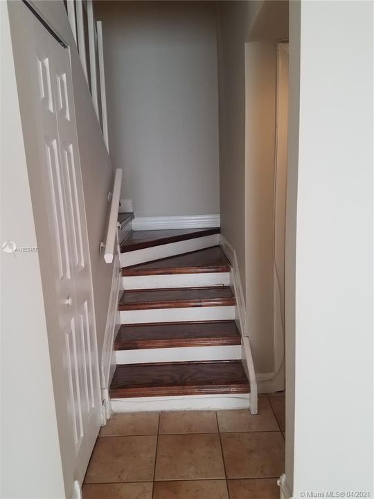 Vendido Recientemente: $265,000 (2 camas, 1 baños, 1000 Pies cuadrados)