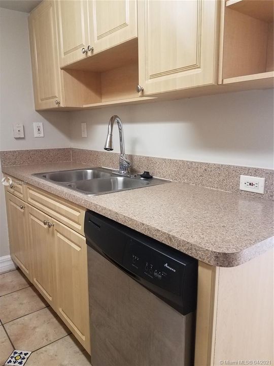 Vendido Recientemente: $265,000 (2 camas, 1 baños, 1000 Pies cuadrados)