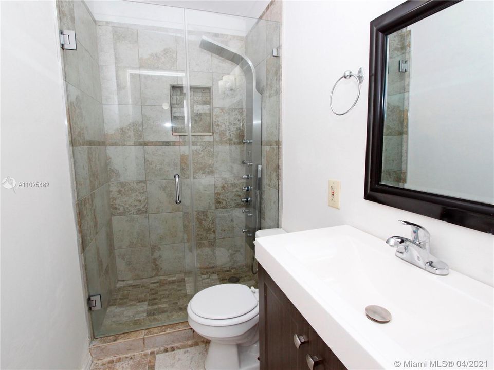 最近售出: $550,000 (4 贝兹, 3 浴室, 3449 平方英尺)