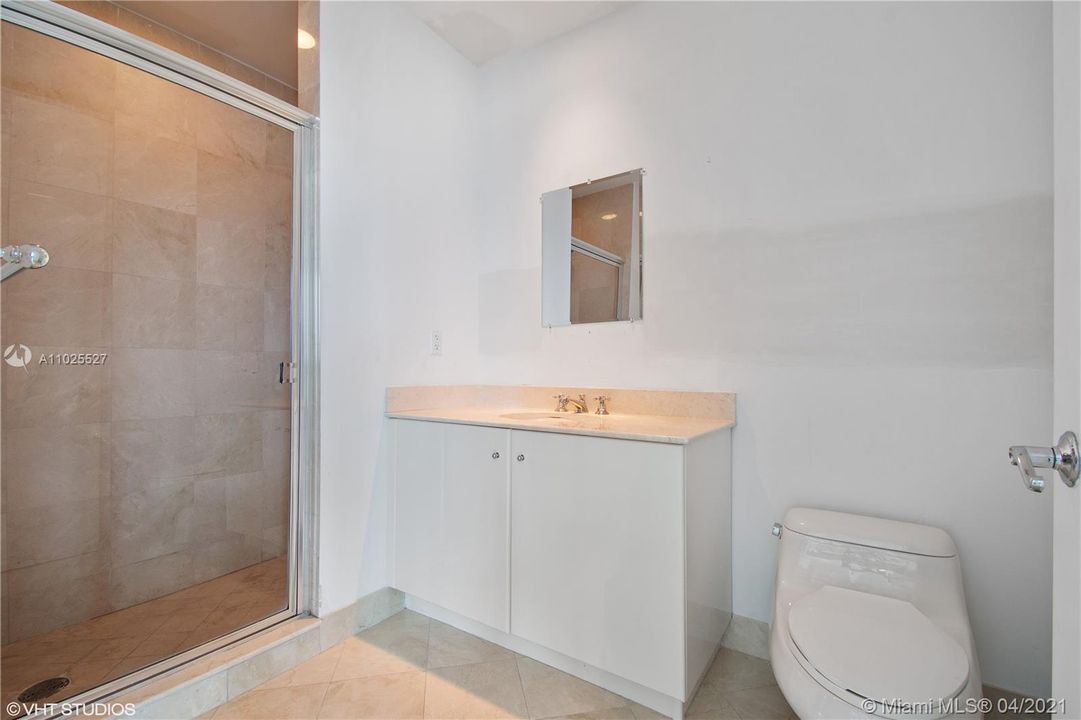 Recently Sold: $3,295,000 (2 beds, 2 baths, 1870 Square Feet)