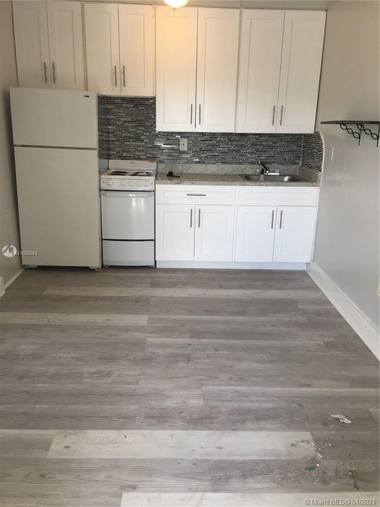 Recently Rented: $875 (1 beds, 1 baths, 325 Square Feet)