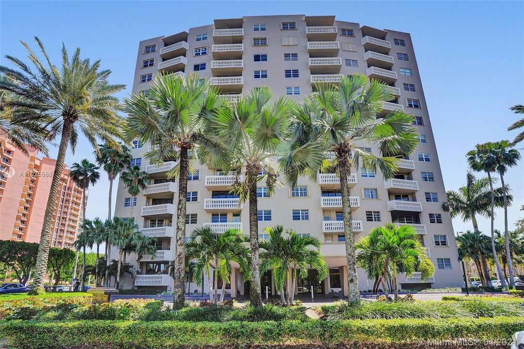 Recently Sold: $318,000 (1 beds, 1 baths, 880 Square Feet)