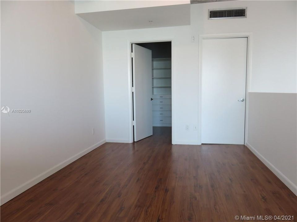 Recently Rented: $2,000 (1 beds, 1 baths, 843 Square Feet)