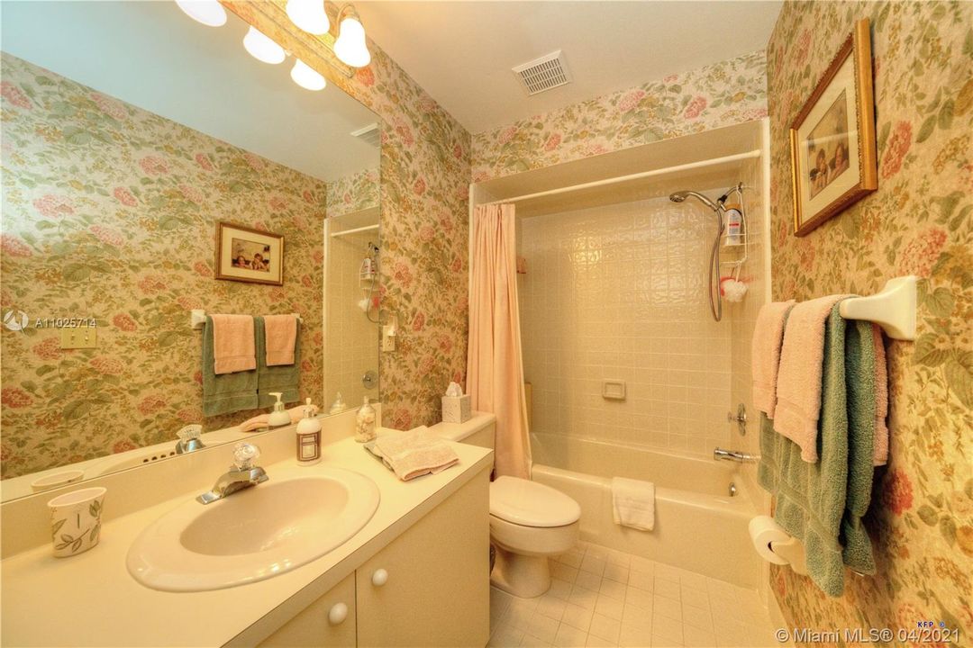 最近售出: $189,900 (2 贝兹, 2 浴室, 1196 平方英尺)