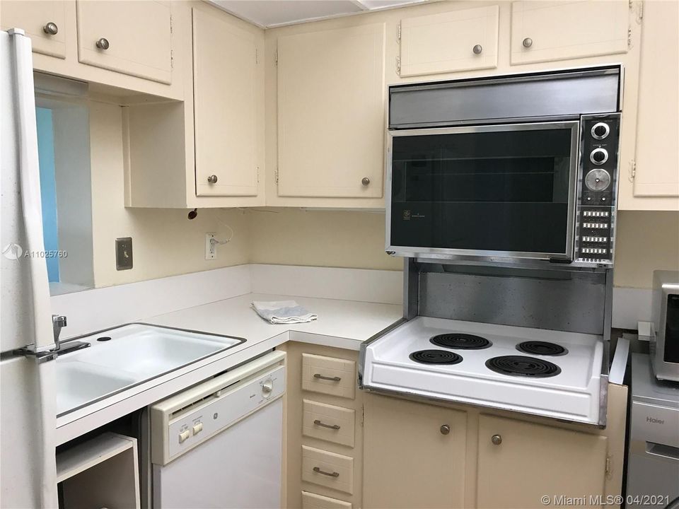 Recently Rented: $1,650 (1 beds, 1 baths, 686 Square Feet)