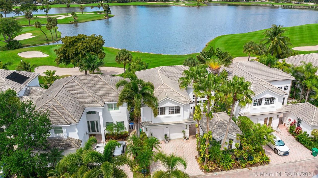 This house and that view! Country Club Estates