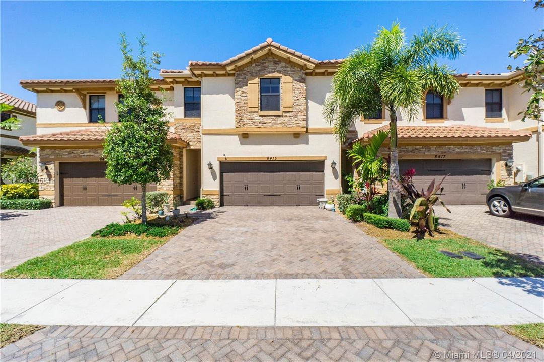 Recently Sold: $450,000 (4 beds, 3 baths, 1714 Square Feet)