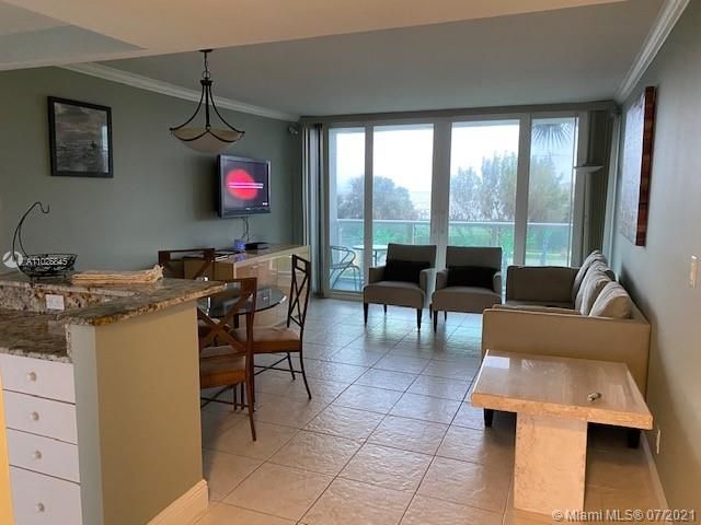 Recently Sold: $429,000 (1 beds, 1 baths, 690 Square Feet)