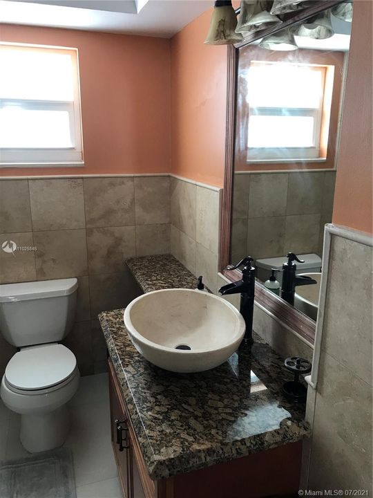Recently Sold: $429,000 (1 beds, 1 baths, 690 Square Feet)