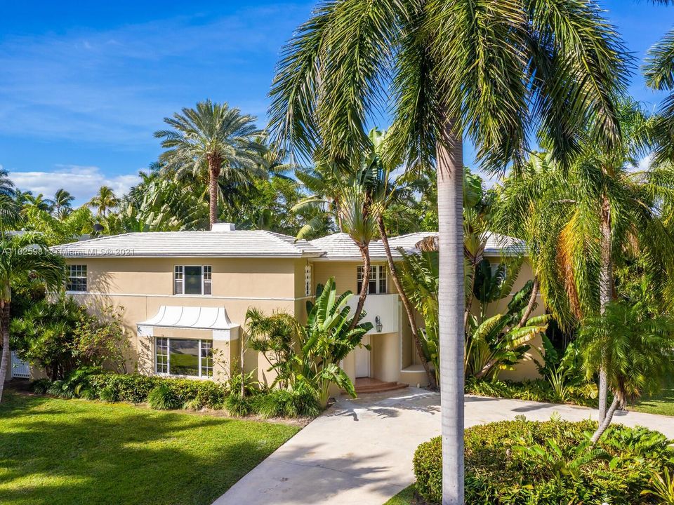 Recently Sold: $4,900,000 (5 beds, 5 baths, 4616 Square Feet)