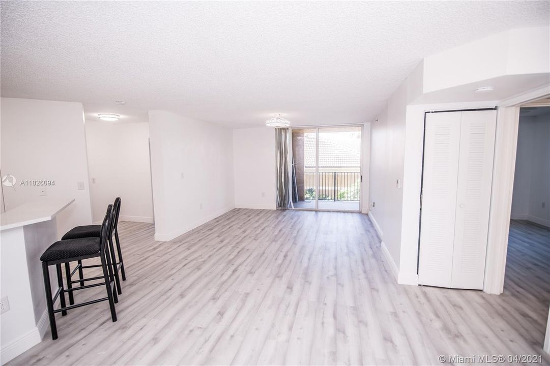 Recently Sold: $274,990 (2 beds, 2 baths, 872 Square Feet)