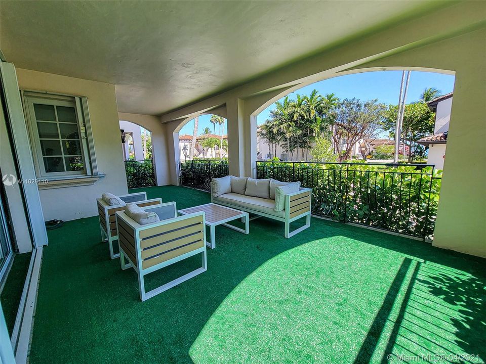 Recently Sold: $1,290,500 (2 beds, 2 baths, 1875 Square Feet)