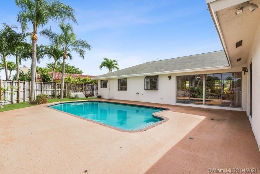 Недавно продано: $429,900 (2 спален, 2 ванн, 1377 Квадратных фут)