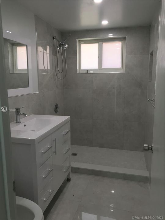 最近租的: $3,900 (5 贝兹, 3 浴室, 1629 平方英尺)