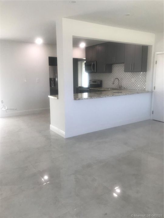 最近租的: $3,900 (5 贝兹, 3 浴室, 1629 平方英尺)