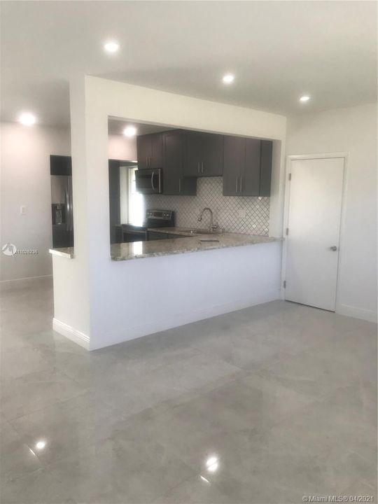 最近租的: $3,900 (5 贝兹, 3 浴室, 1629 平方英尺)