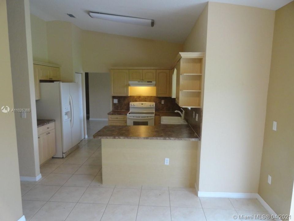 KITCHEN - HAS STAINLESS STEEL REFRIGERATOR NOW