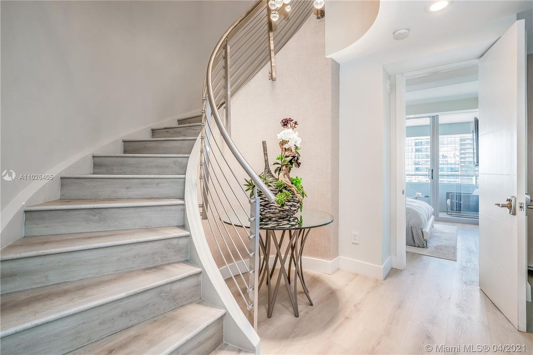 Recently Sold: $1,200,000 (3 beds, 3 baths, 1934 Square Feet)