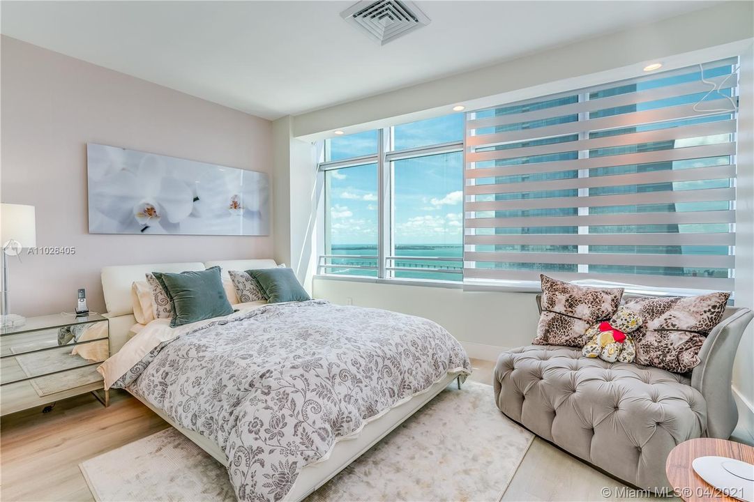 Recently Sold: $1,200,000 (3 beds, 3 baths, 1934 Square Feet)