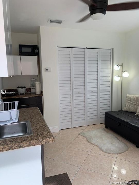 Recently Rented: $1,200 (1 beds, 1 baths, 1510 Square Feet)