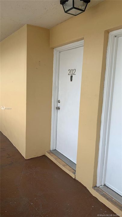 Recently Rented: $1,200 (1 beds, 1 baths, 680 Square Feet)