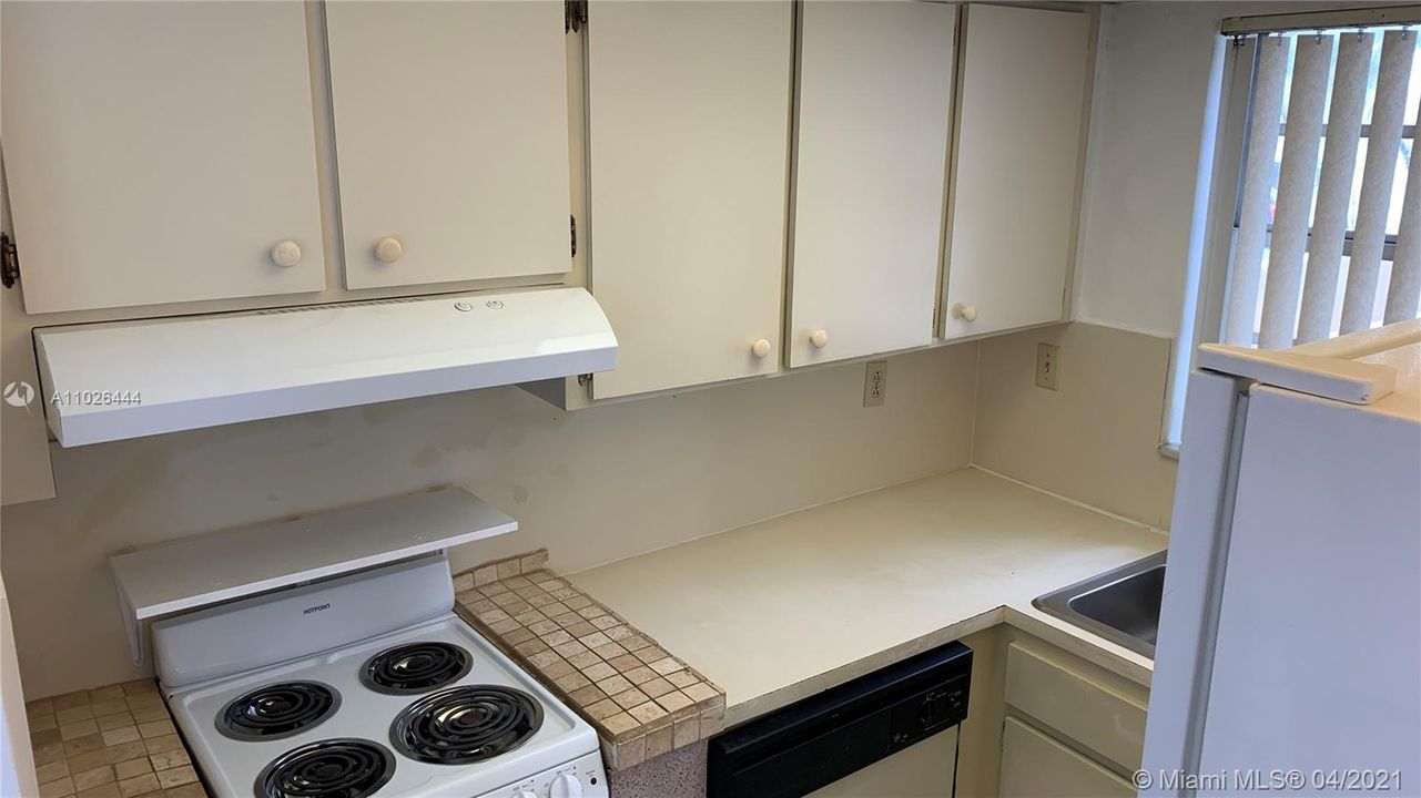 Recently Rented: $1,200 (1 beds, 1 baths, 680 Square Feet)