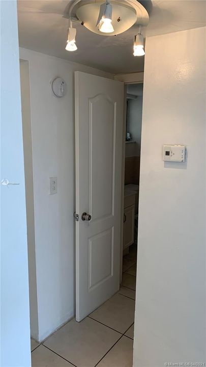 Recently Rented: $1,200 (1 beds, 1 baths, 680 Square Feet)
