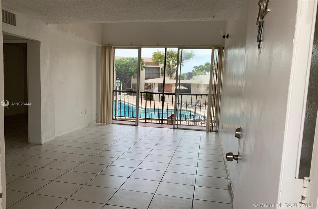 Recently Rented: $1,200 (1 beds, 1 baths, 680 Square Feet)