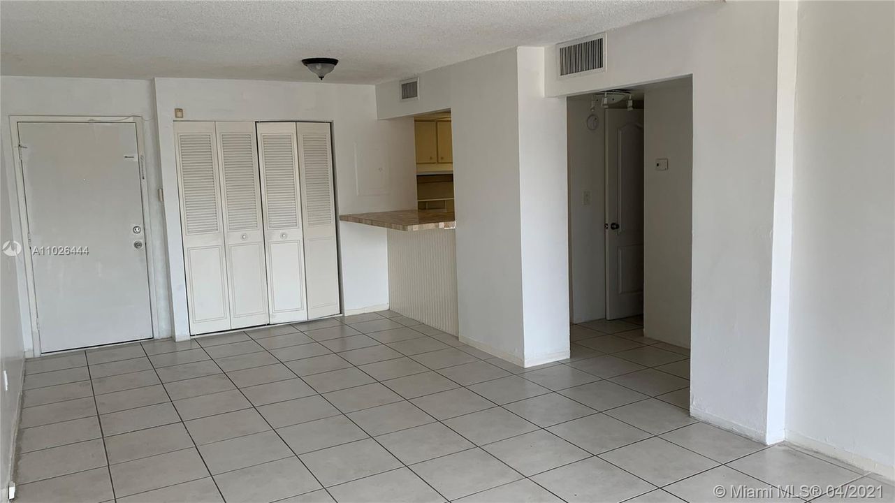 Recently Rented: $1,200 (1 beds, 1 baths, 680 Square Feet)