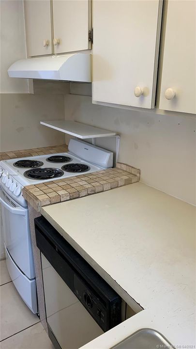 Recently Rented: $1,200 (1 beds, 1 baths, 680 Square Feet)