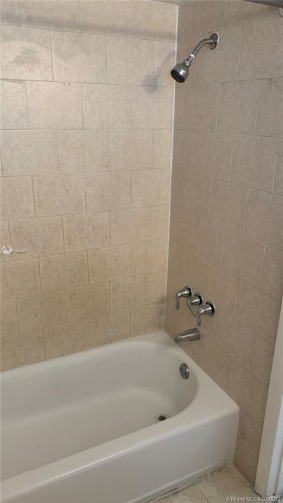 Recently Rented: $1,200 (1 beds, 1 baths, 680 Square Feet)